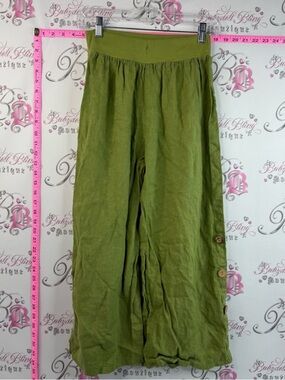 Valentina Linen Wide leg blowsier Pants Light Green with a buttoned down leg